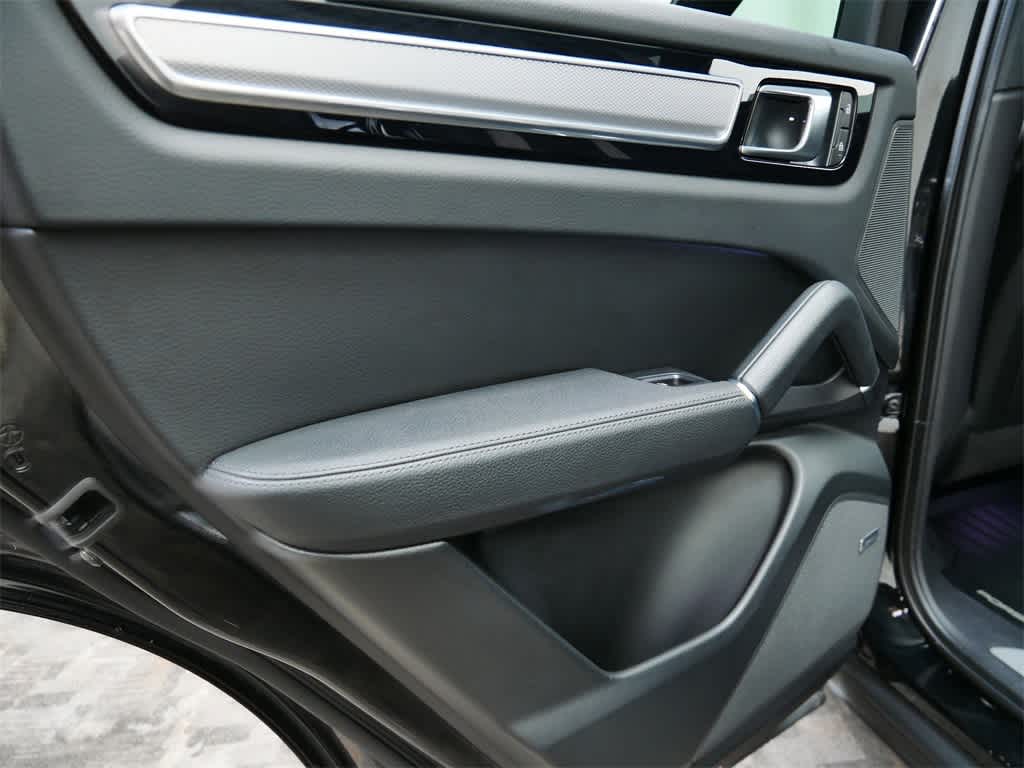 Thumbnail: 2023 Porsche Cayenne - 14