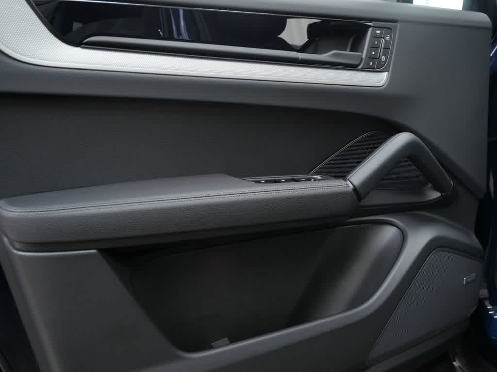 Thumbnail: 2026 Porsche Cayenne - 11