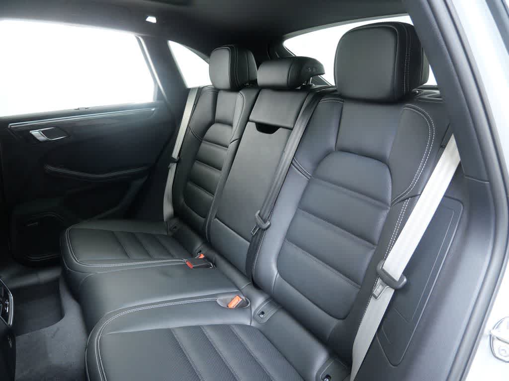 Thumbnail: 2026 Porsche Macan - 16