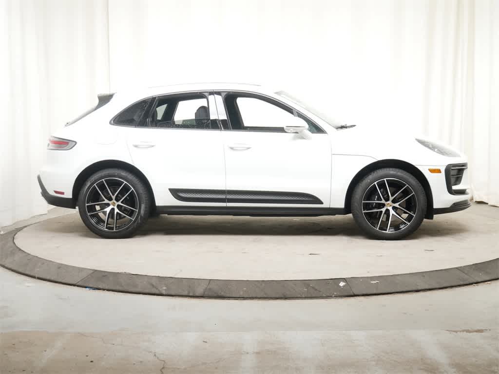 Thumbnail: 2025 Porsche Macan - 10