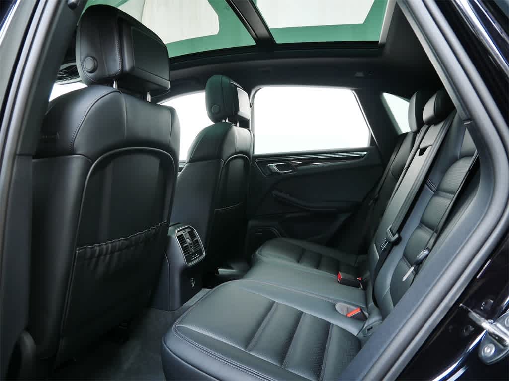 Thumbnail: 2026 Porsche Macan - 13