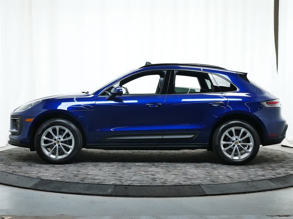 Thumbnail: 2025 Porsche Macan - 2
