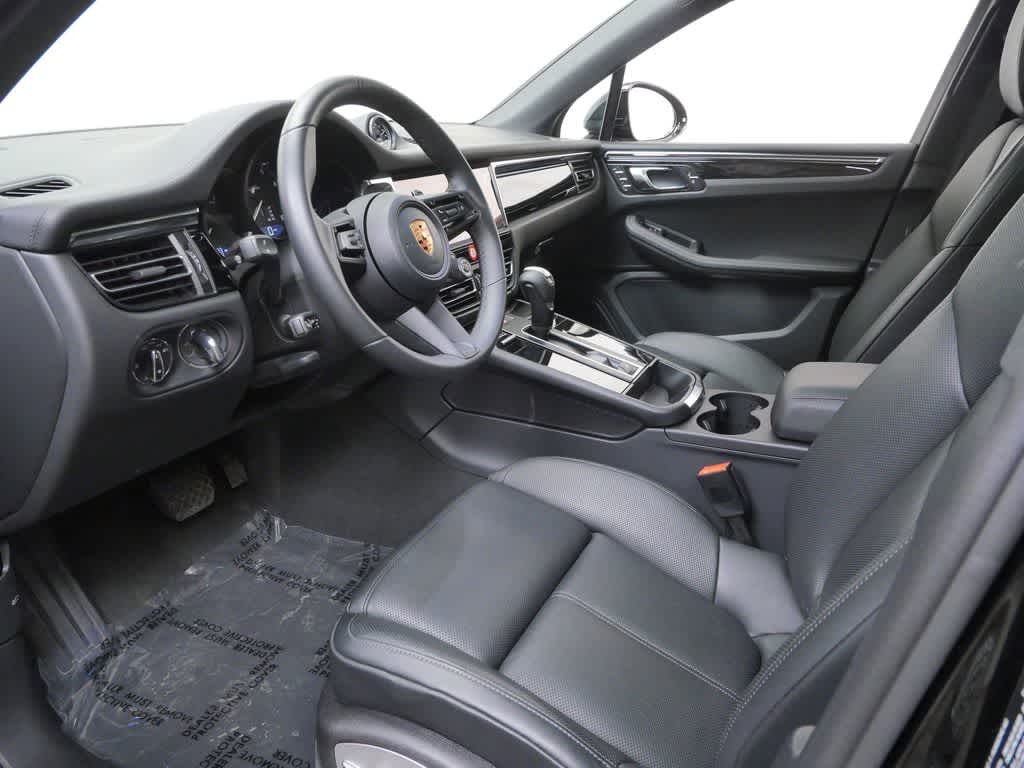 Thumbnail: 2026 Porsche Macan - 4