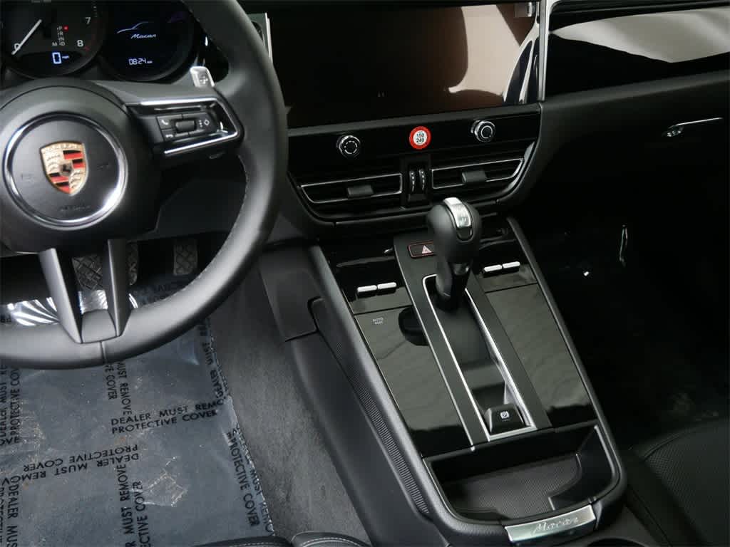 Thumbnail: 2025 Porsche Macan - 16