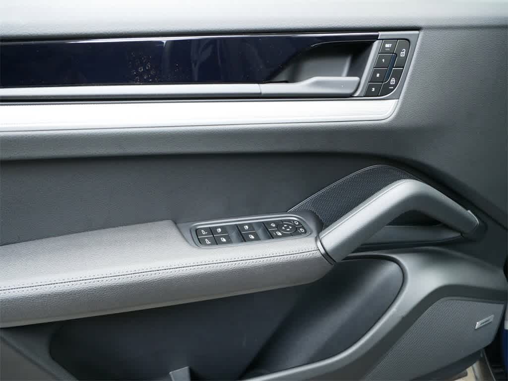 Thumbnail: 2025 Porsche Cayenne - 4