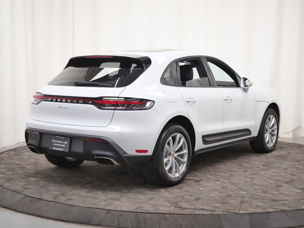 Thumbnail: 2026 Porsche Macan - 7