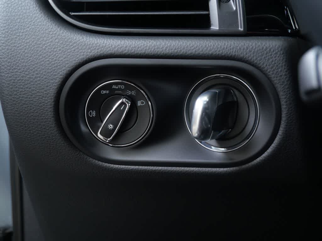 Thumbnail: 2025 Porsche Macan - 18