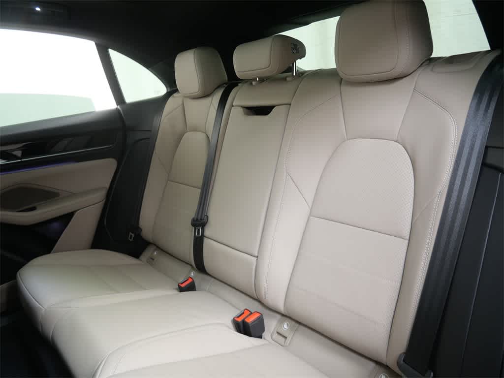 Thumbnail: 2026 Porsche Macan - 14