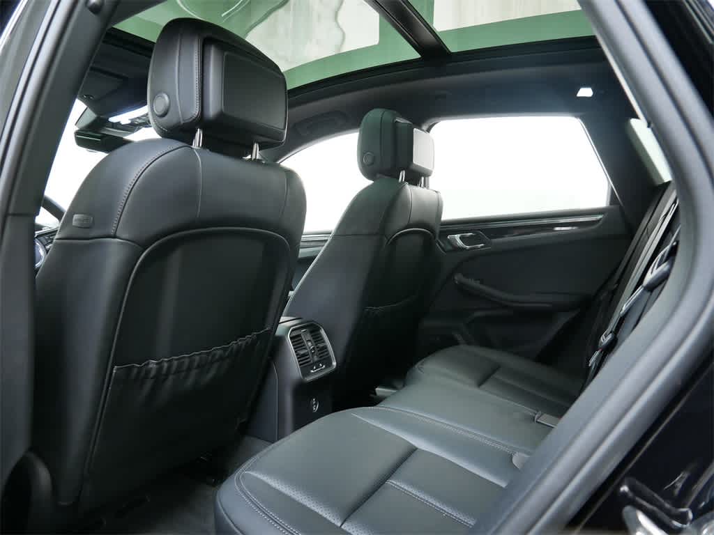 Thumbnail: 2025 Porsche Macan - 13
