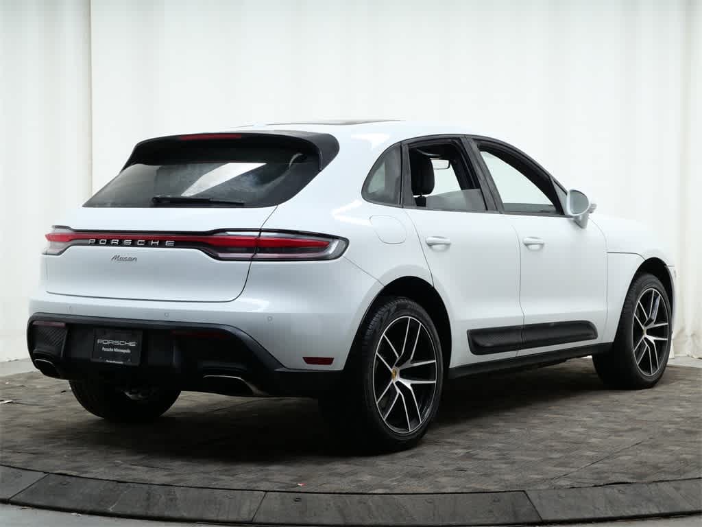 Thumbnail: 2025 Porsche Macan - 7