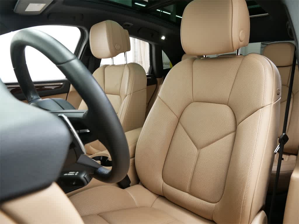 Thumbnail: 2023 Porsche Macan - 5