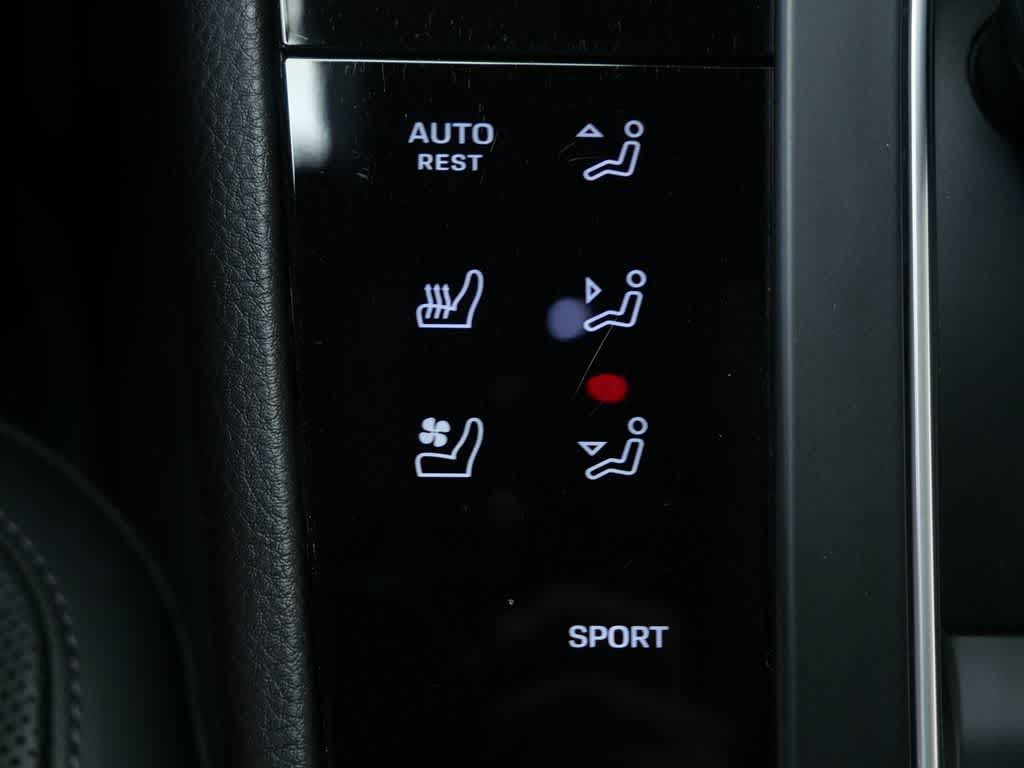 Thumbnail: 2025 Porsche Macan - 28