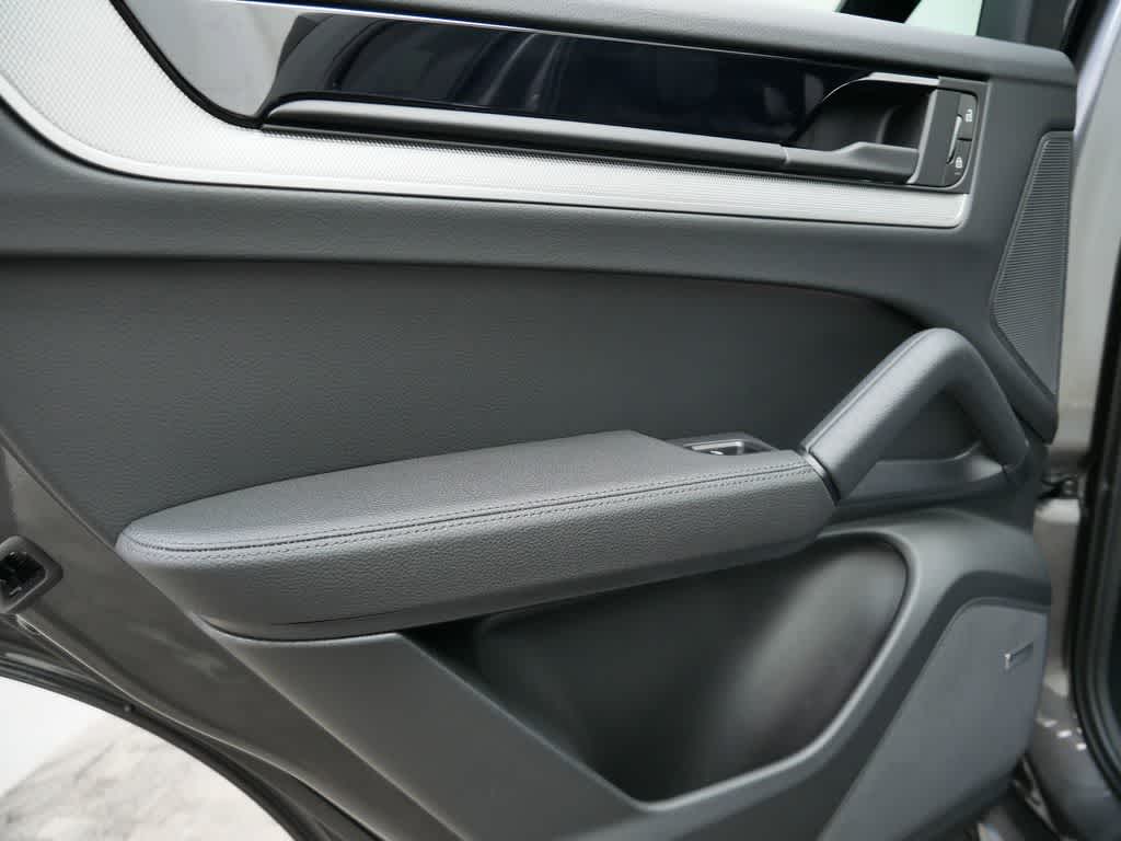 Thumbnail: 2026 Porsche Cayenne - 14