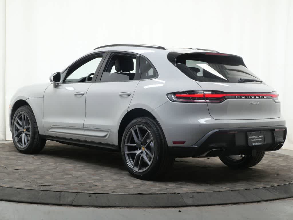 Thumbnail: 2026 Porsche Macan - 3