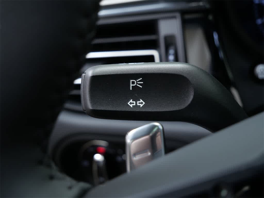 Thumbnail: 2026 Porsche Macan - 25