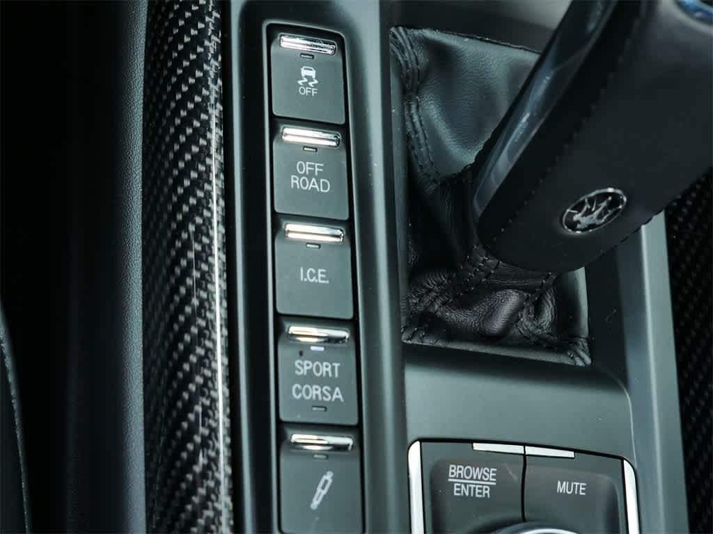 Thumbnail: 2022 Maserati Levante - 25