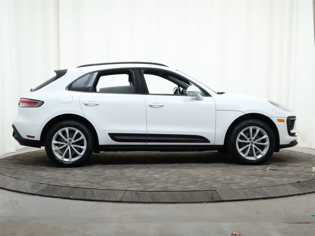 Thumbnail: 2025 Porsche Macan - 8