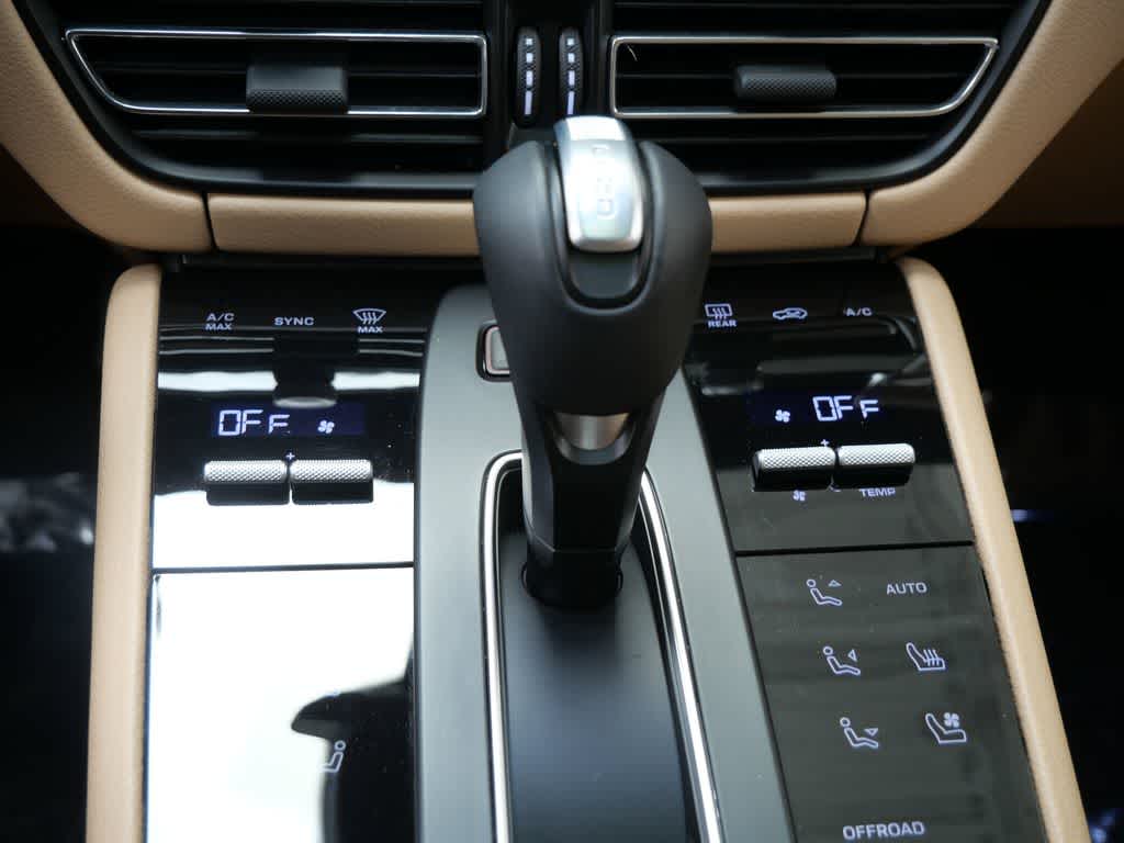 Thumbnail: 2025 Porsche Macan - 27