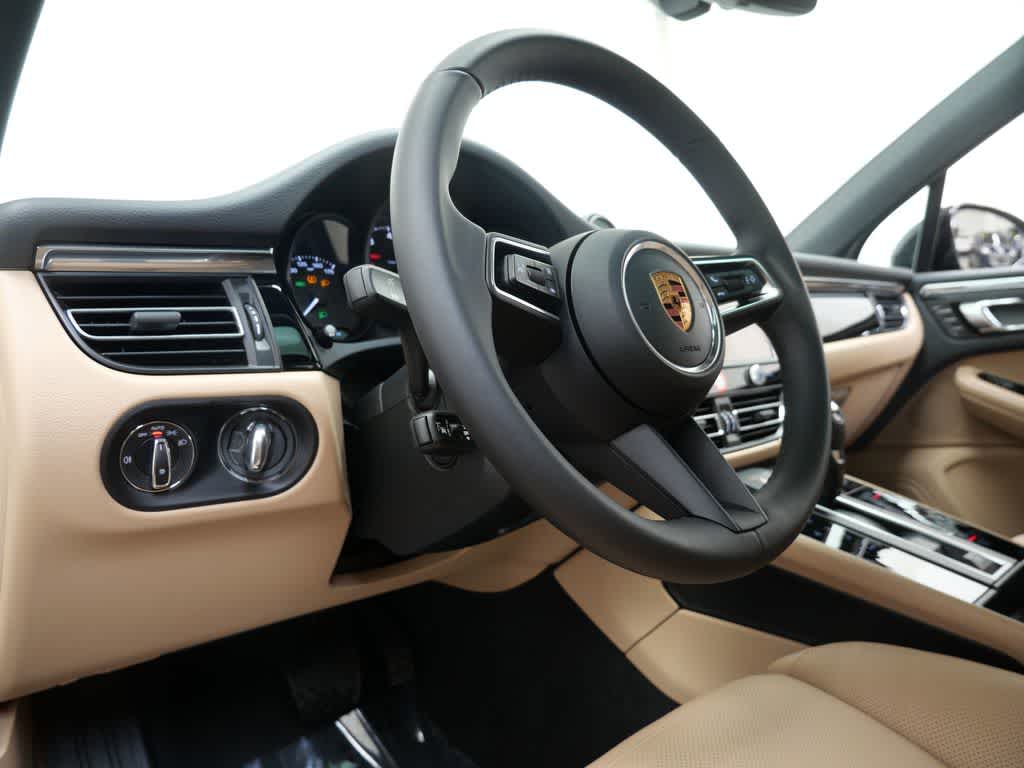 Thumbnail: 2026 Porsche Macan - 4