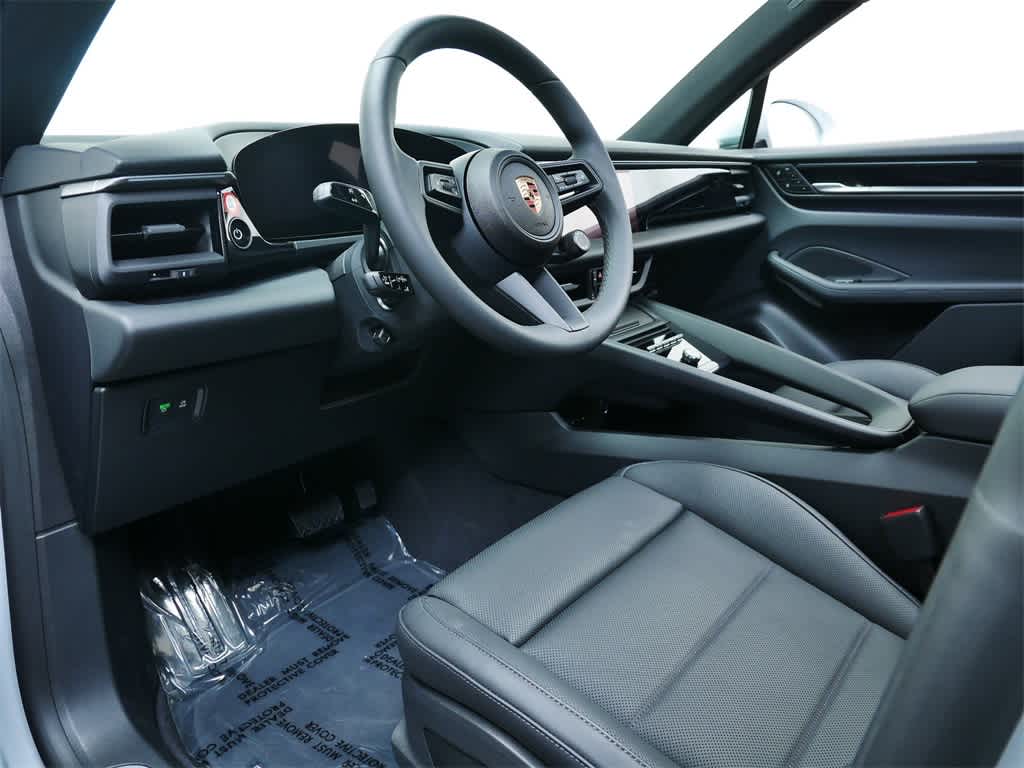 Thumbnail: 2025 Porsche Macan - 4
