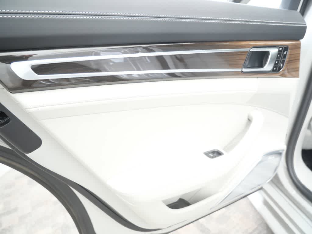 Thumbnail: 2017 Porsche Panamera - 15