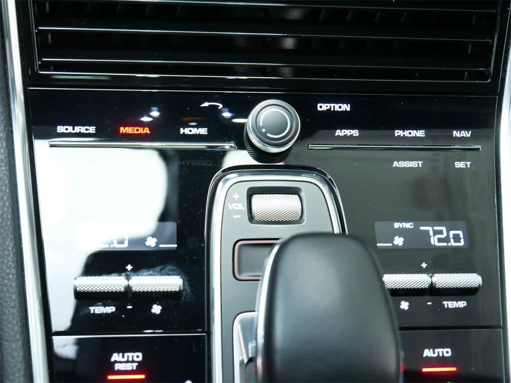 Thumbnail: 2020 Porsche Panamera - 25