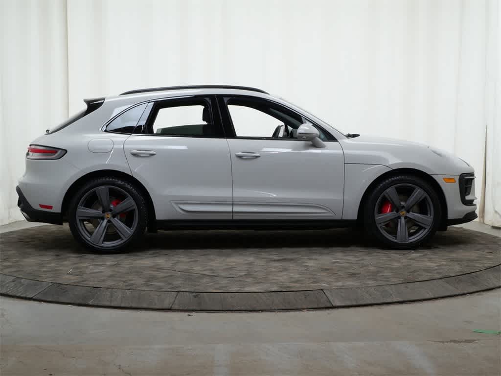 Thumbnail: 2026 Porsche Macan - 8