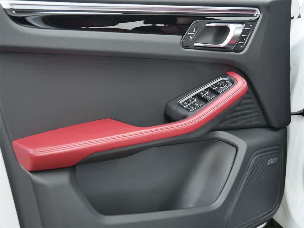 Thumbnail: 2023 Porsche Macan - 11