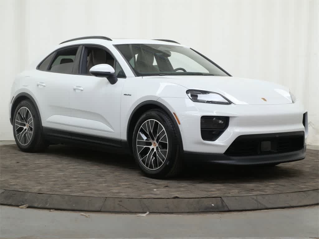 Thumbnail: 2026 Porsche Macan - 9