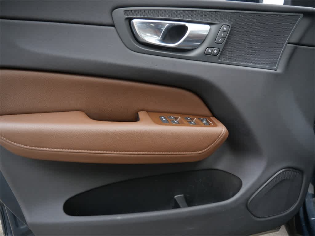 Thumbnail: 2018 Volvo XC60 - 11