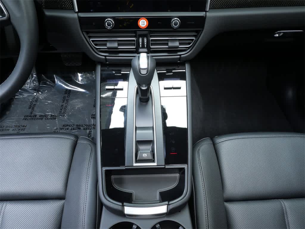 Thumbnail: 2025 Porsche Macan - 20