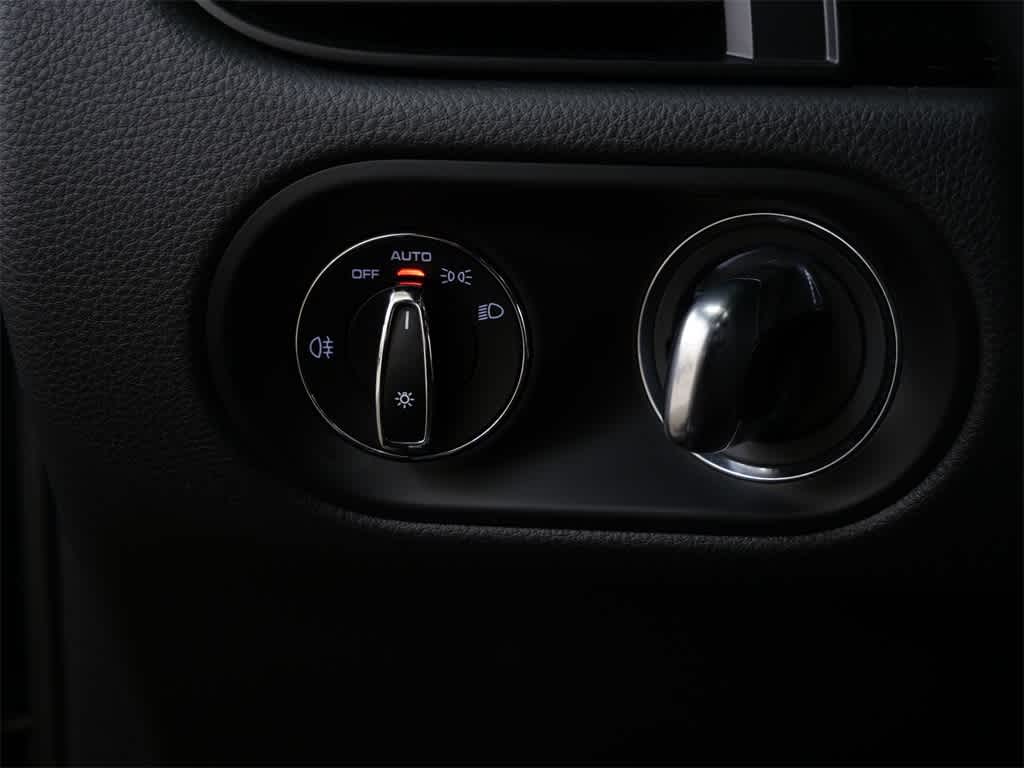 Thumbnail: 2020 Porsche Macan - 18