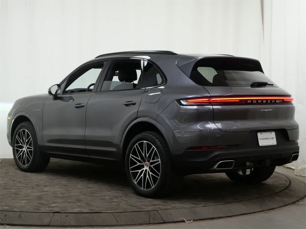 Thumbnail: 2026 Porsche Cayenne - 3