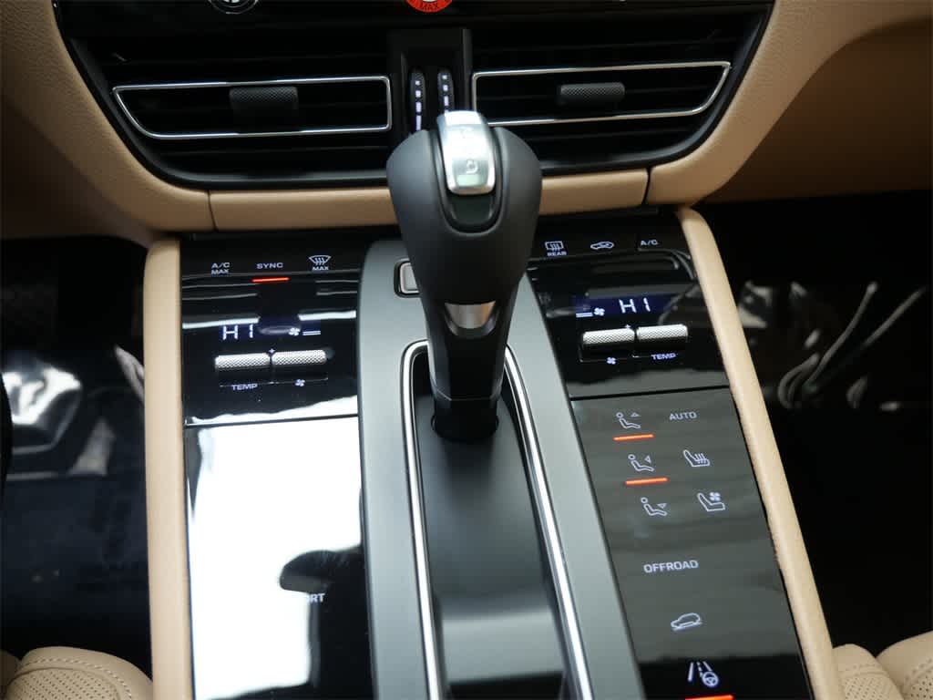 Thumbnail: 2026 Porsche Macan - 23