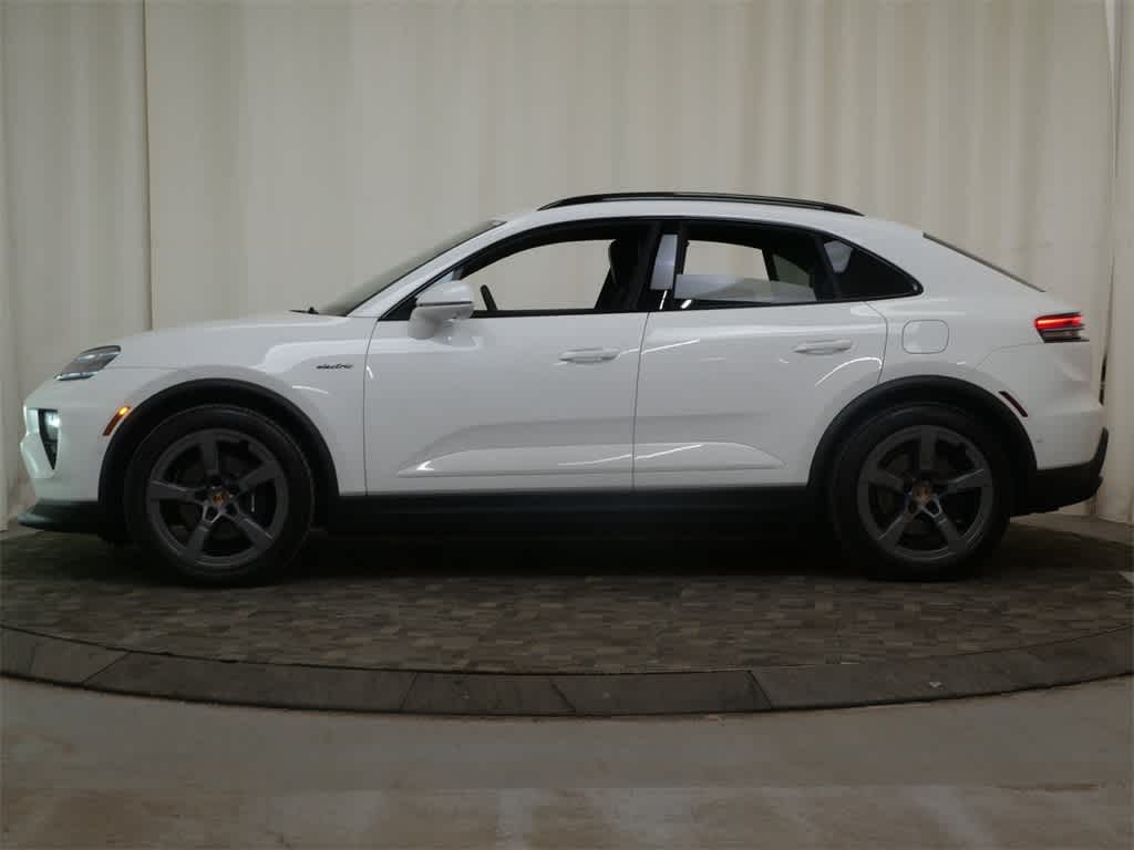 Thumbnail: 2026 Porsche Macan - 2