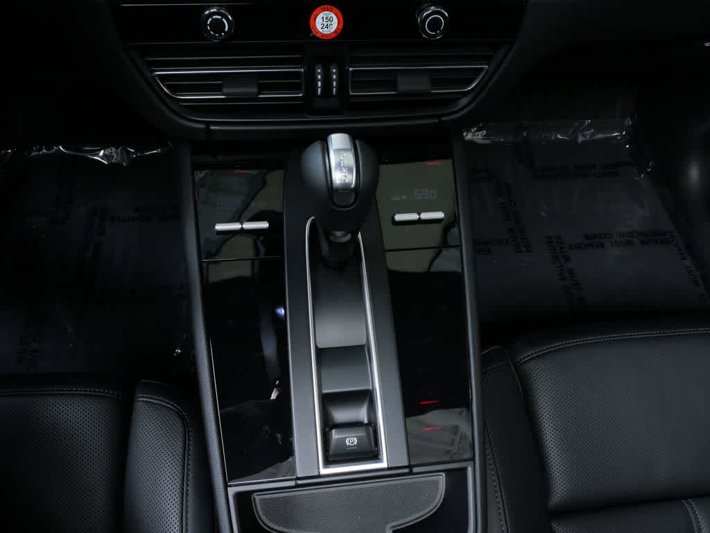 Thumbnail: 2025 Porsche Macan - 26