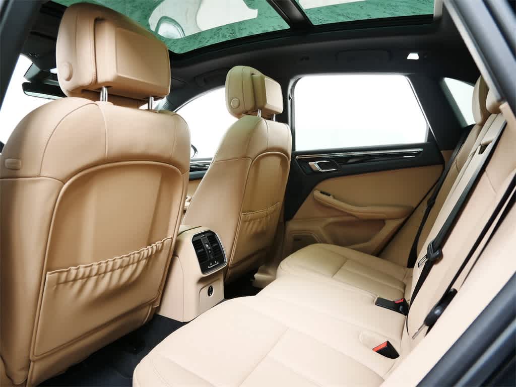 Thumbnail: 2026 Porsche Macan - 13