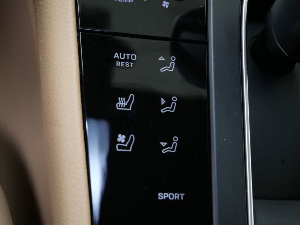 Thumbnail: 2025 Porsche Macan - 28