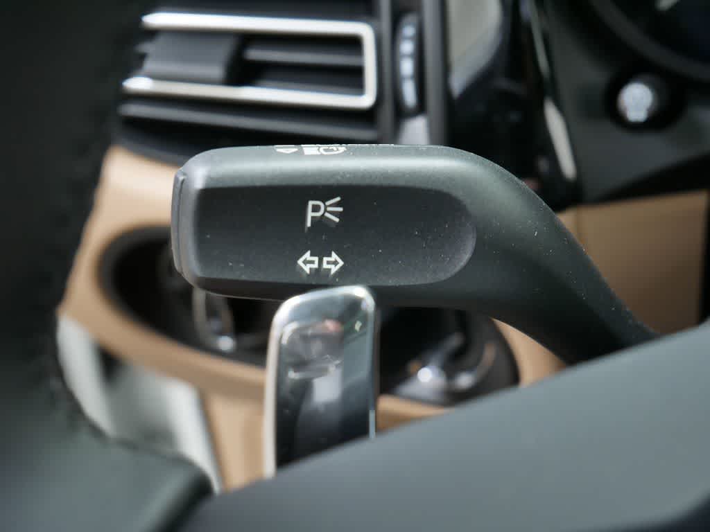 Thumbnail: 2025 Porsche Macan - 22