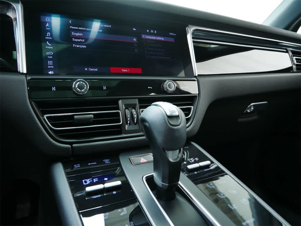 Thumbnail: 2023 Porsche Macan - 25