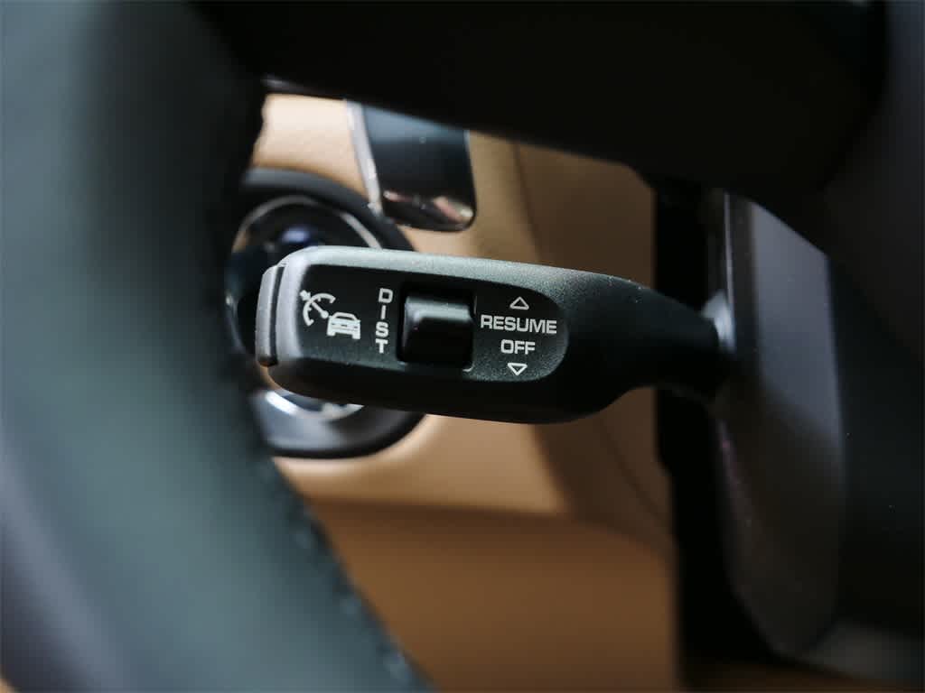 Thumbnail: 2026 Porsche Macan - 20