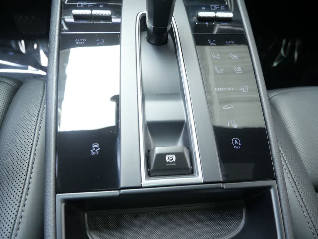 Thumbnail: 2026 Porsche Macan - 22