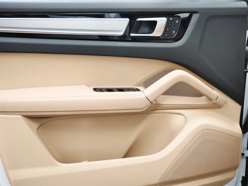 Thumbnail: 2023 Porsche Cayenne - 11