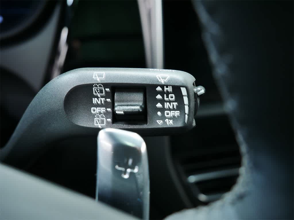 Thumbnail: 2023 Porsche Macan - 21