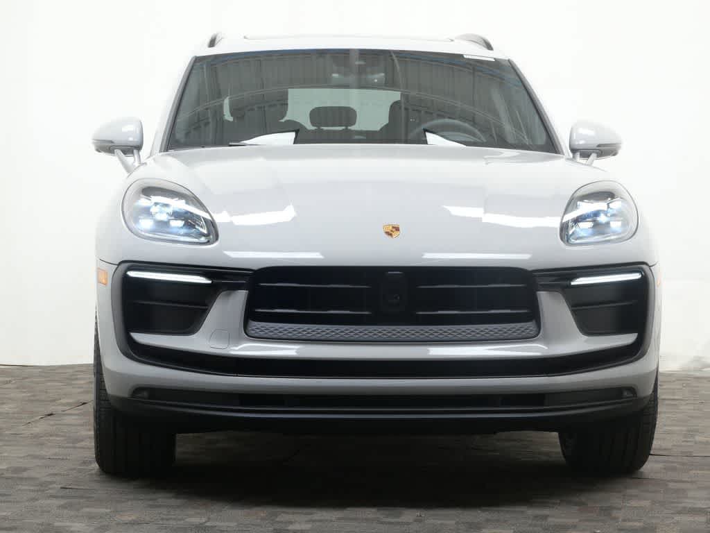 Thumbnail: 2026 Porsche Macan - 10