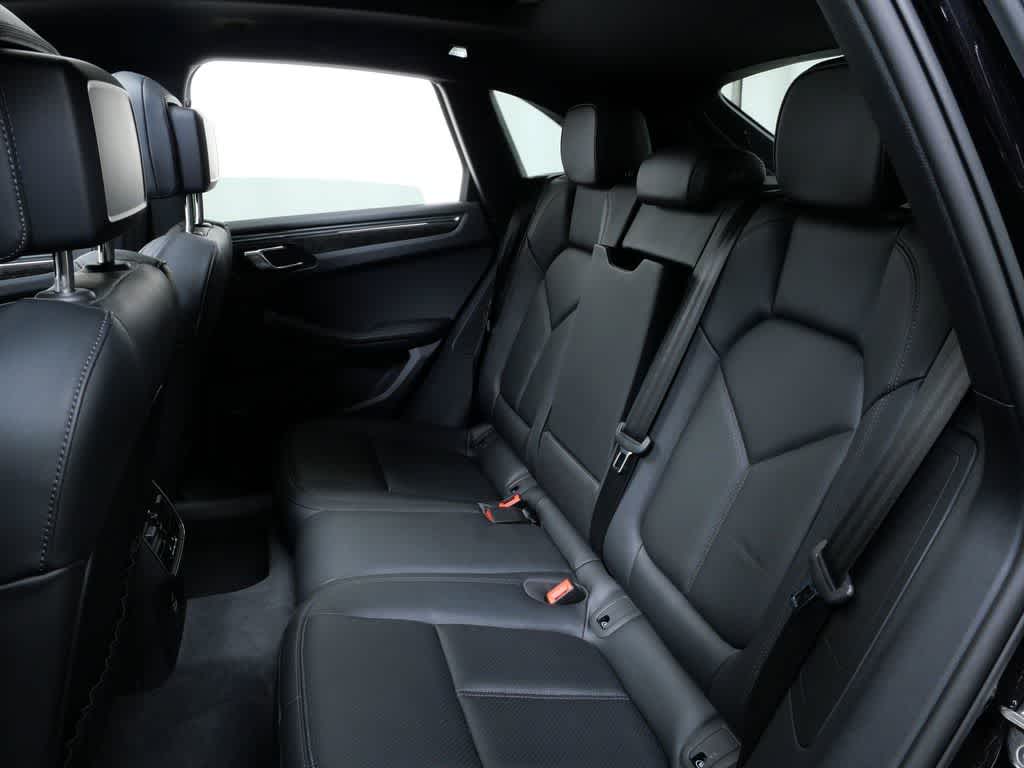 Thumbnail: 2025 Porsche Macan - 17