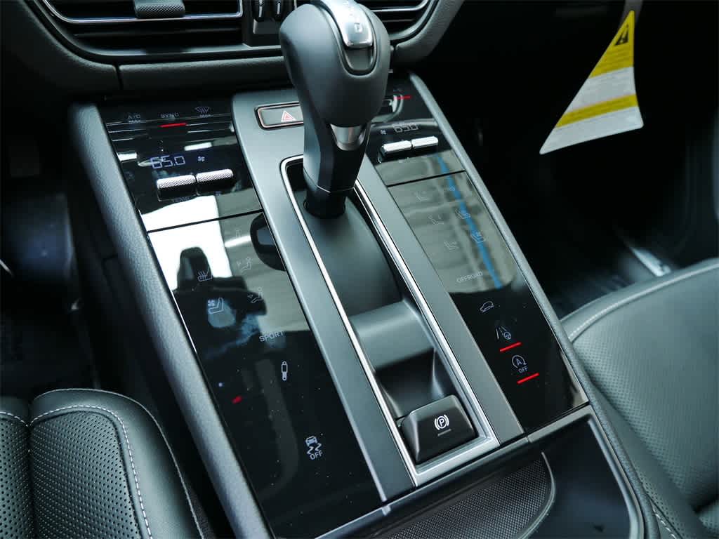 Thumbnail: 2025 Porsche Macan - 25