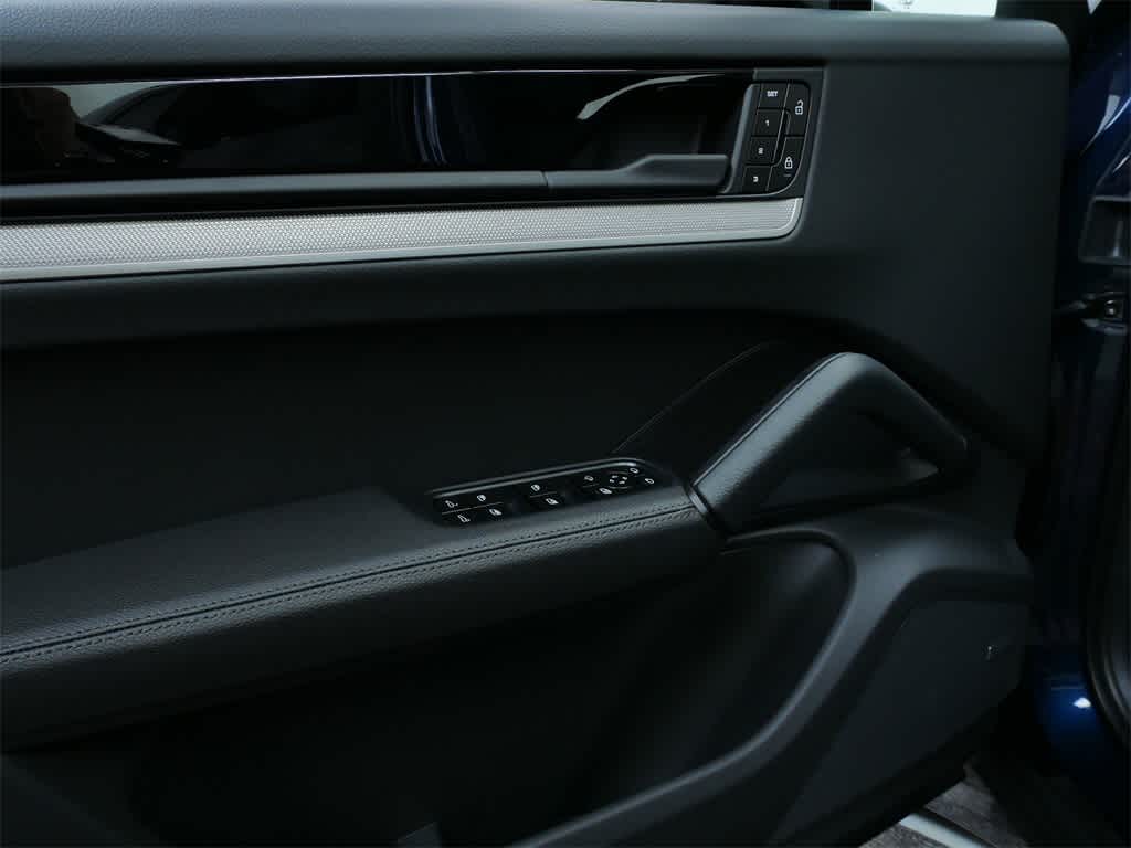 Thumbnail: 2025 Porsche Cayenne - 11