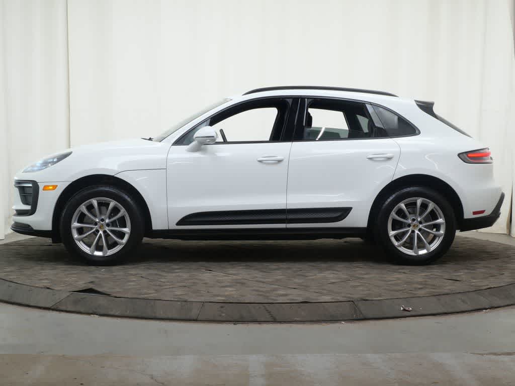 Thumbnail: 2026 Porsche Macan - 2