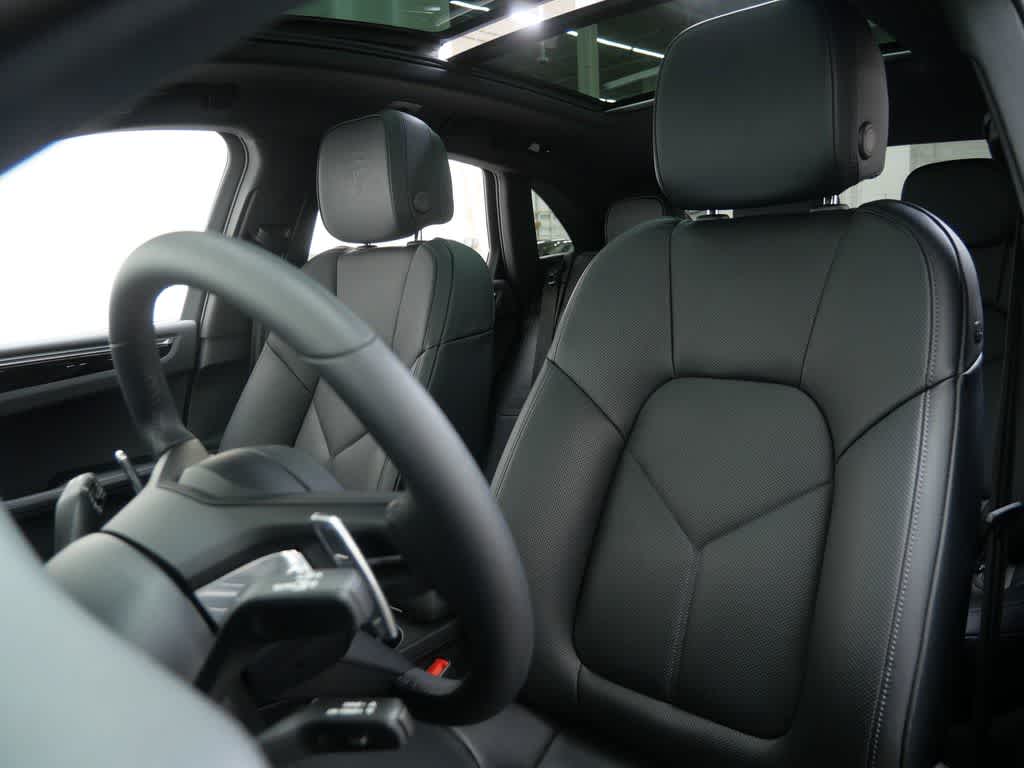 Thumbnail: 2025 Porsche Macan - 5